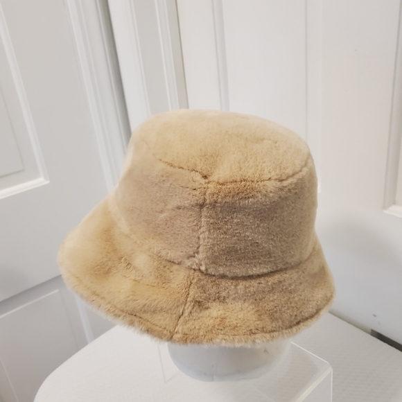 Rag & Bone Reversible Faux Fur/Quilted Bucket Hat Light Beige S/M, Cute main image 6